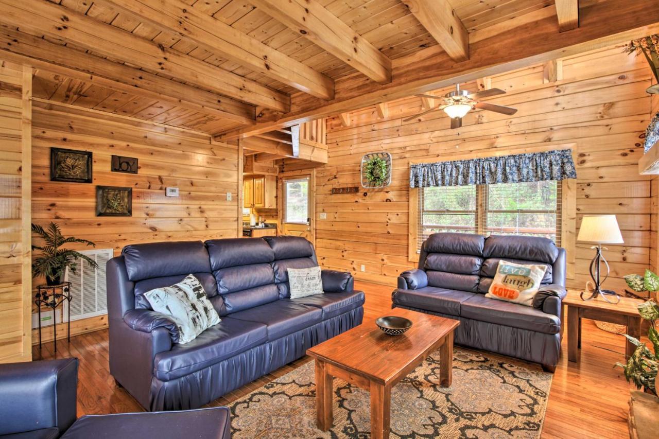 Romantic Cabin With Hot Tub In Pigeon Forge! Exterior foto