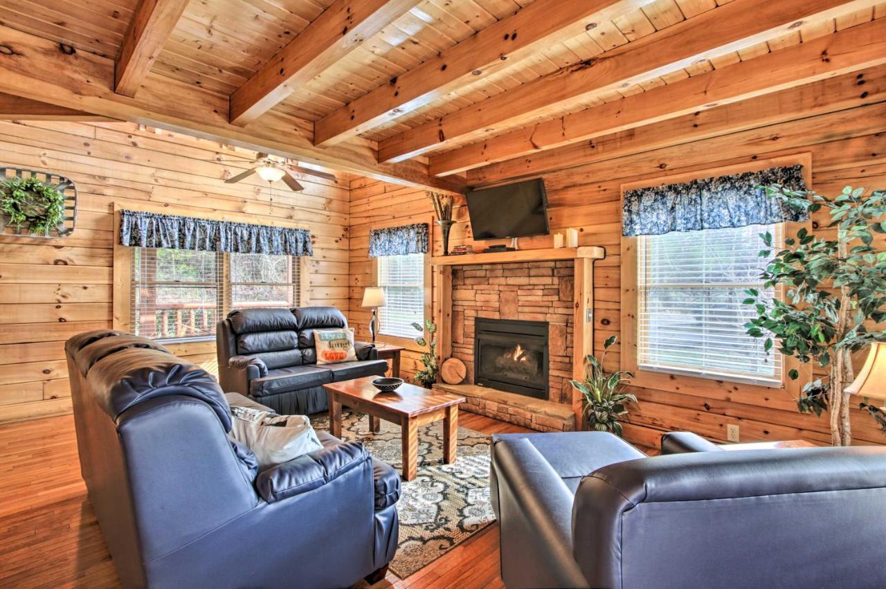 Romantic Cabin With Hot Tub In Pigeon Forge! Exterior foto