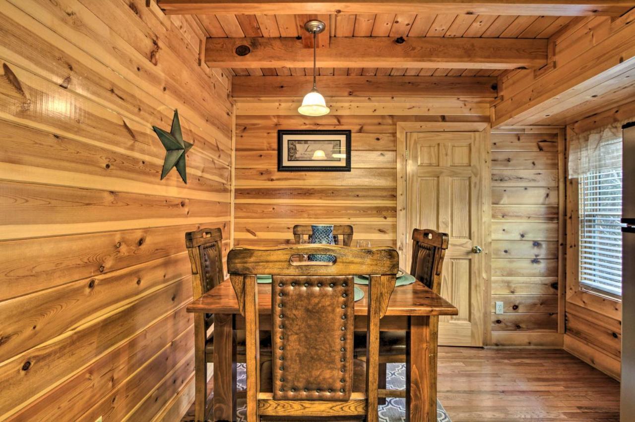 Romantic Cabin With Hot Tub In Pigeon Forge! Exterior foto