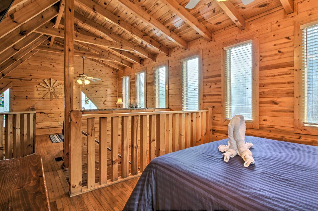 Romantic Cabin With Hot Tub In Pigeon Forge! Exterior foto