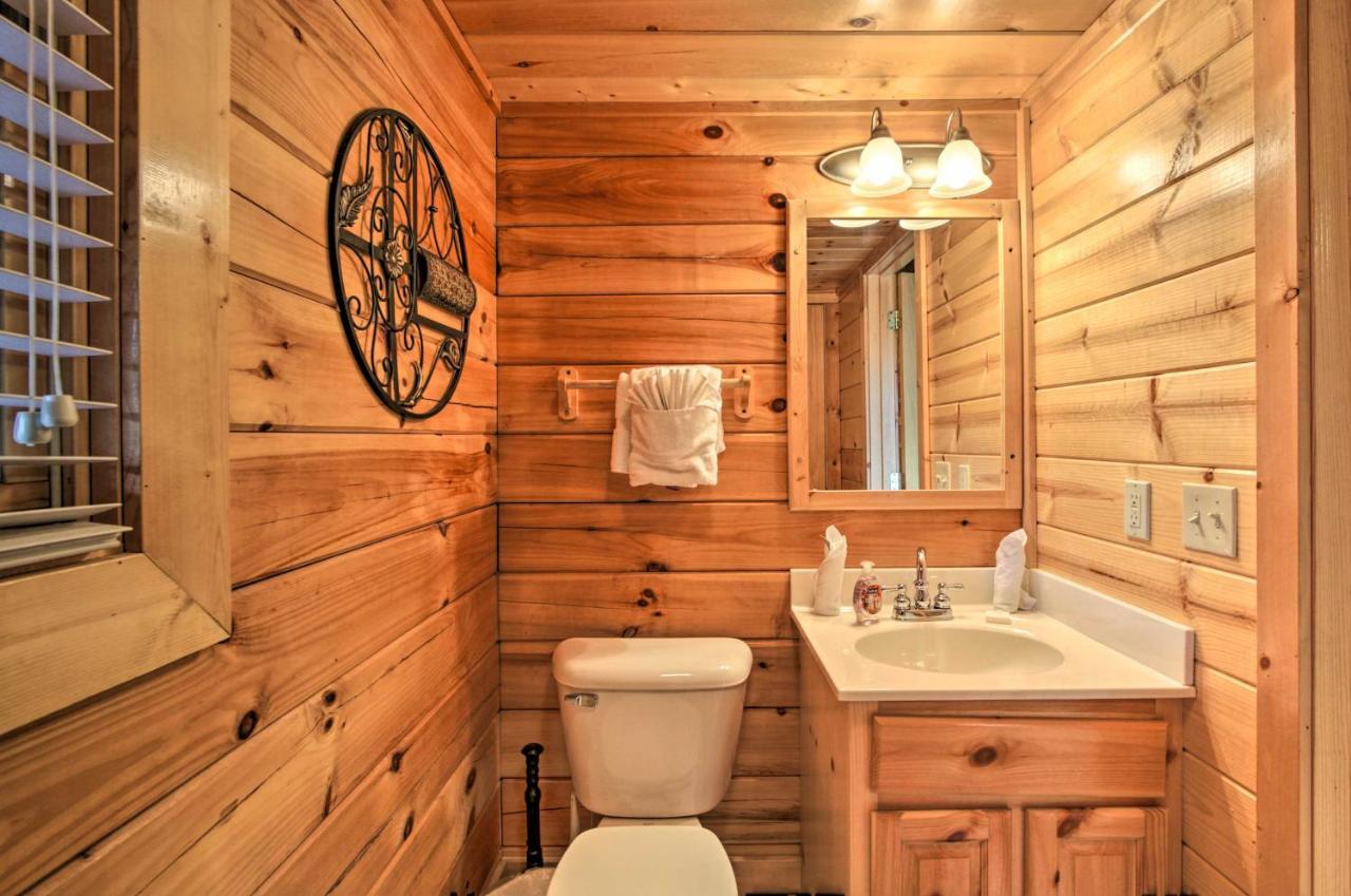 Romantic Cabin With Hot Tub In Pigeon Forge! Exterior foto
